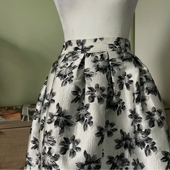 Metallic Silver & Black Flower Brocade Fabric Shimmery Fancy Cupcake Skirt Sz L